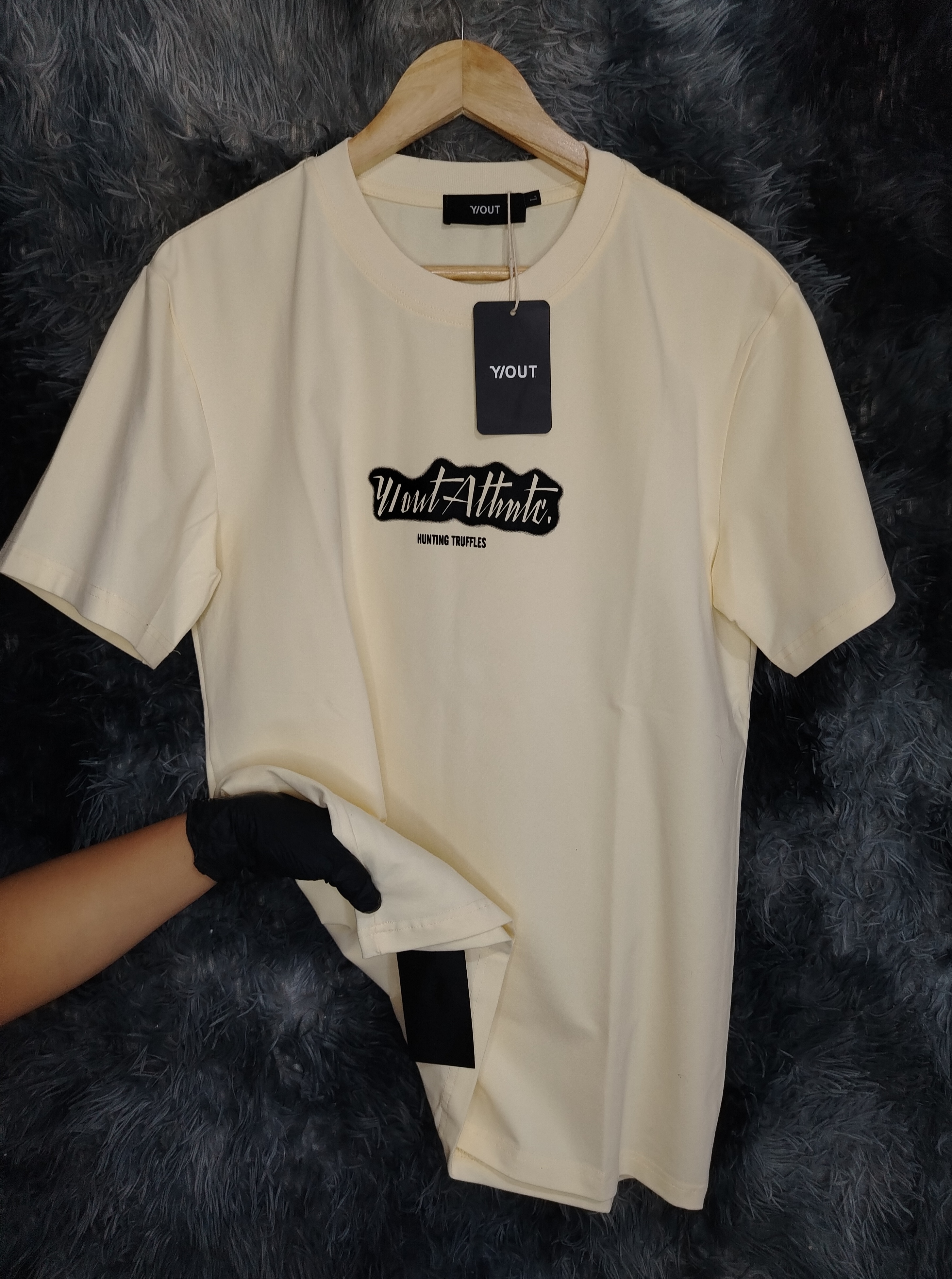 Camiseta Y/OUT 1.1 TELA FRIA PESADA
