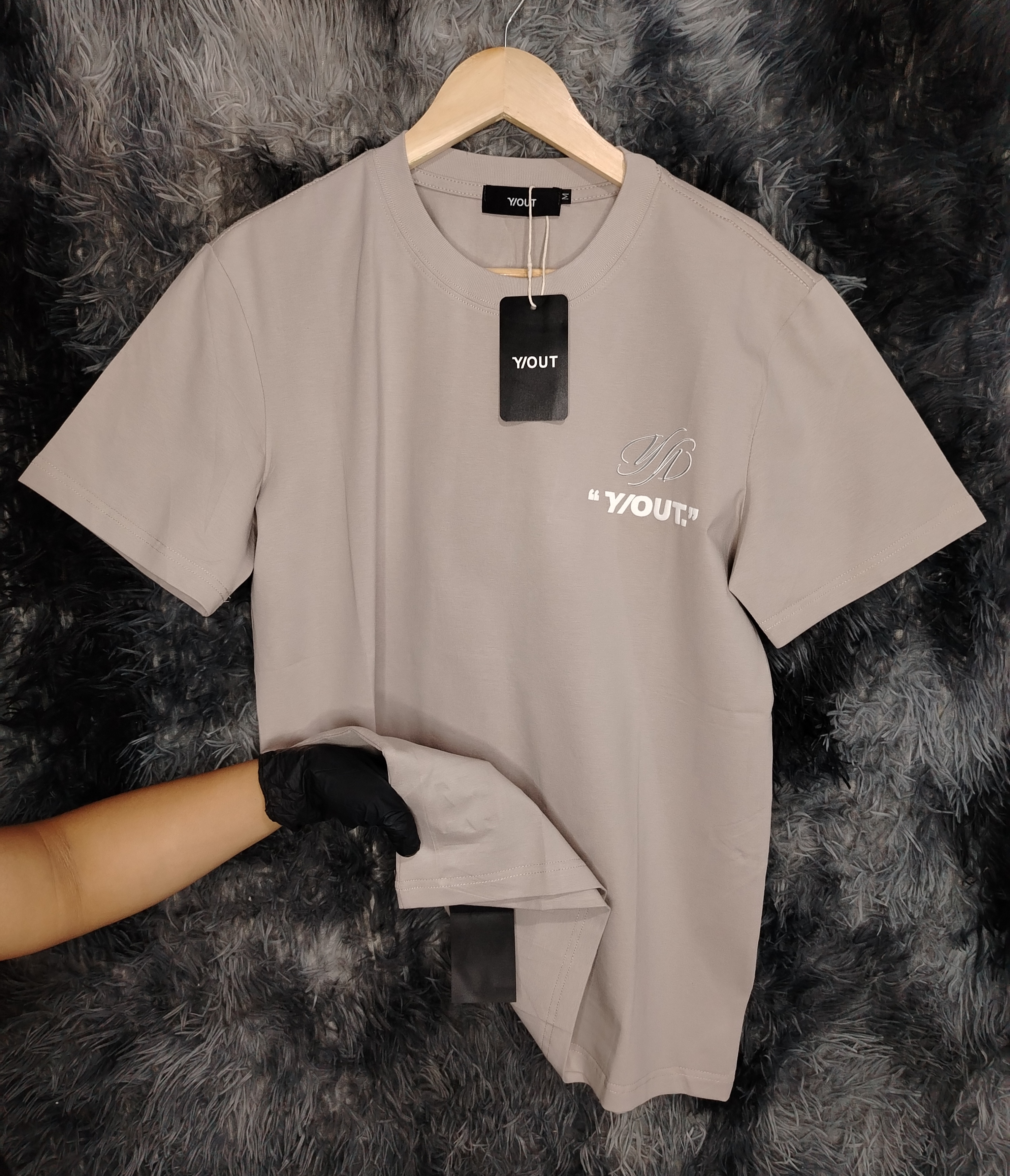 Camiseta Y/OUT 1.1 TELA FRIA PESADA