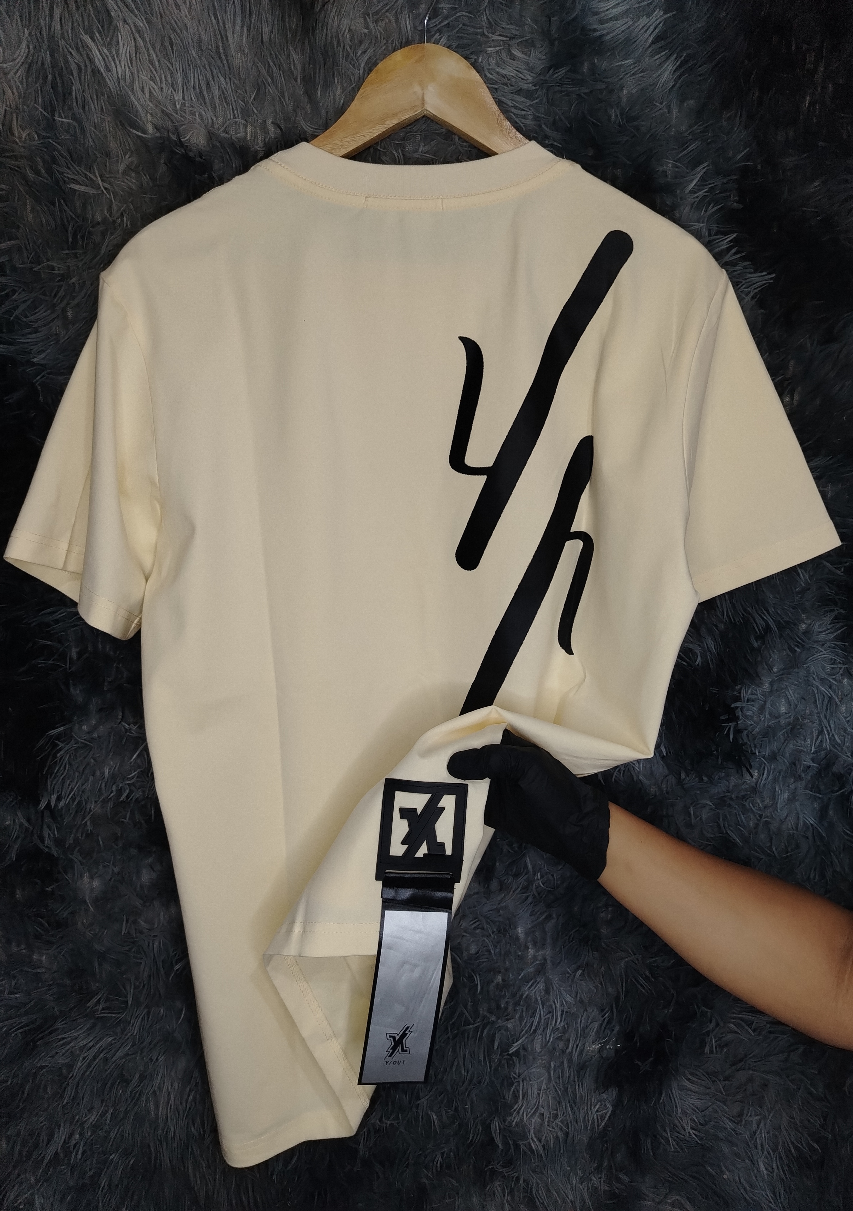 Camiseta Y/OUT 1.1 TELA FRIA PESADA imagen 2