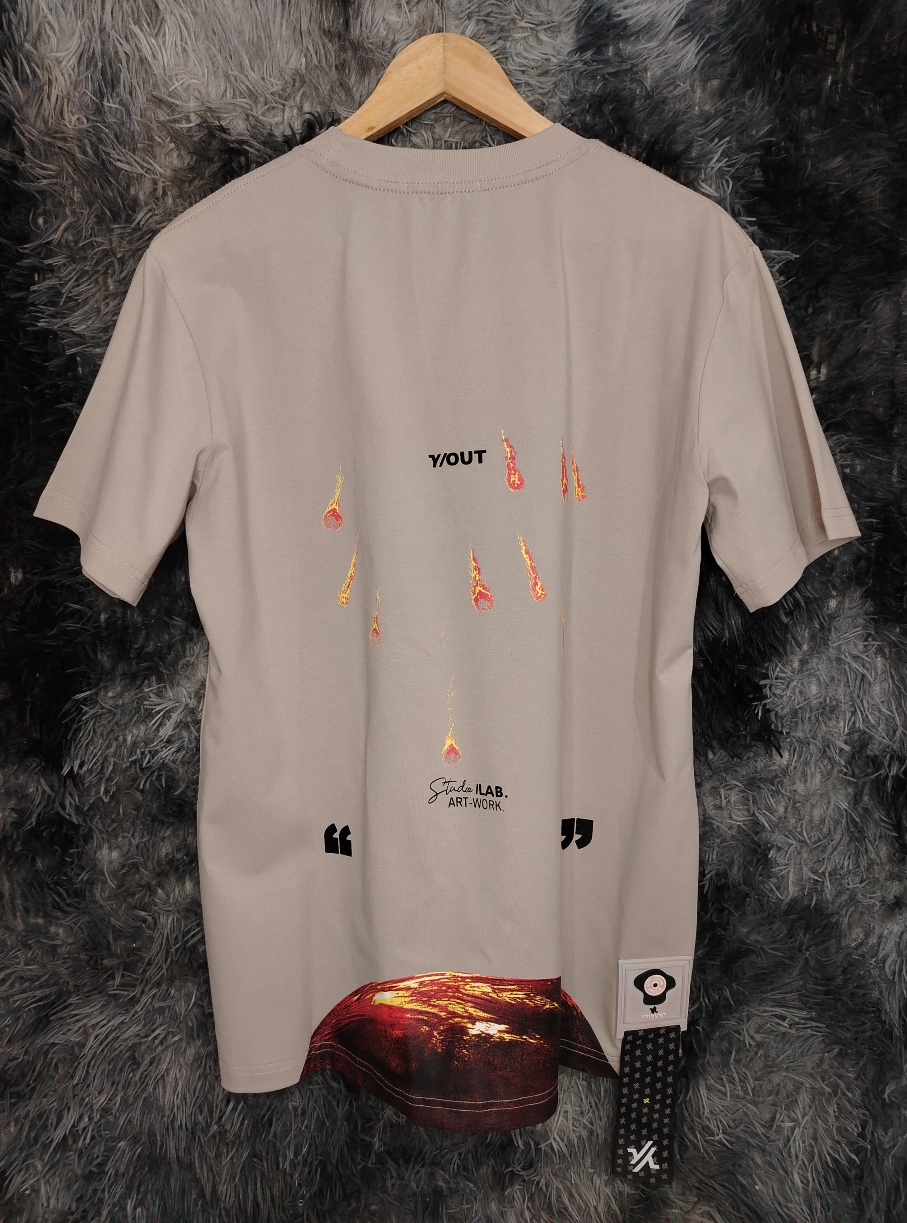 Camiseta Y/OUT 1.1 TELA FRIA PESADA imagen 2