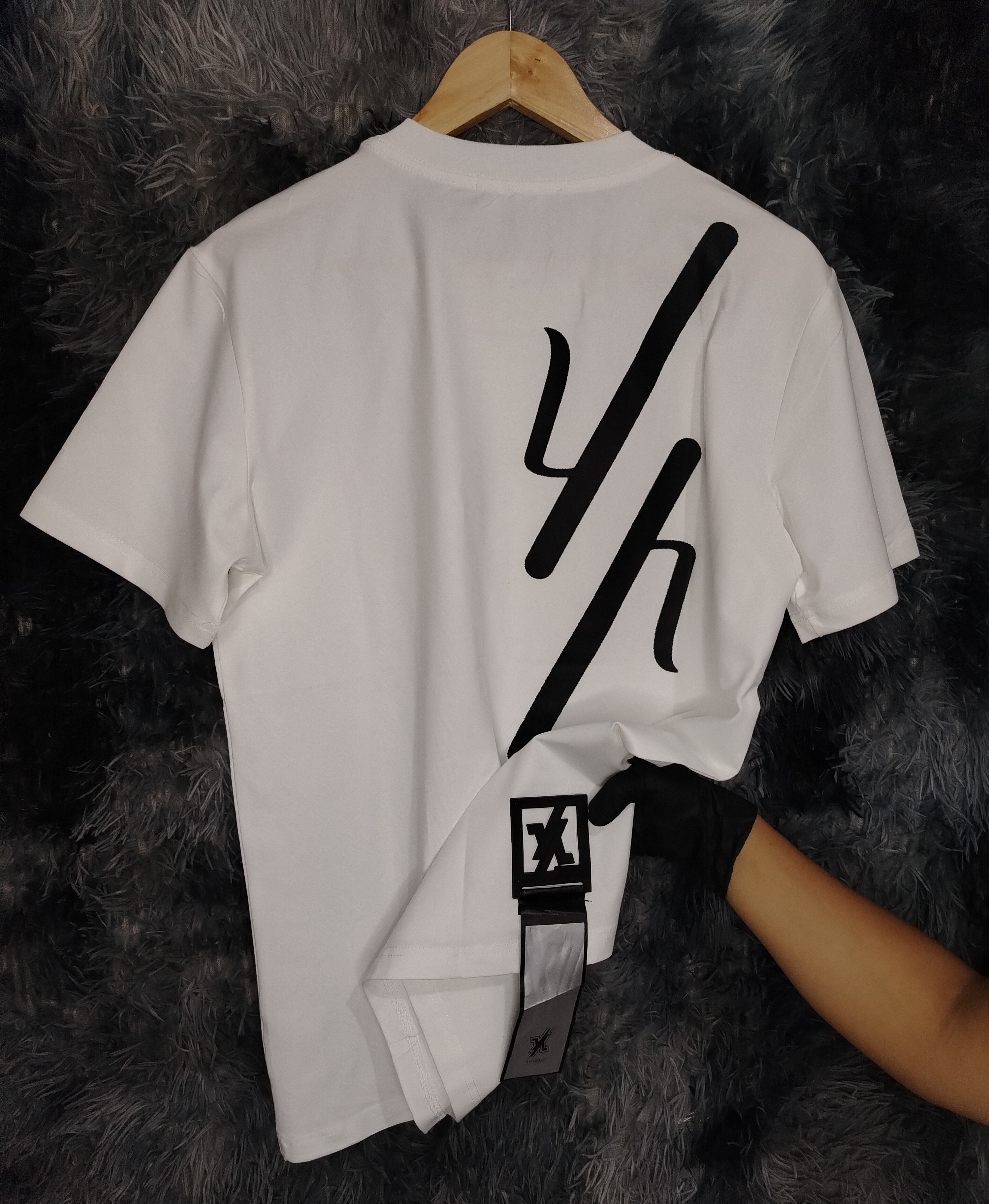Camiseta Y/OUT 1.1 TELA FRIA PESADA imagen 2