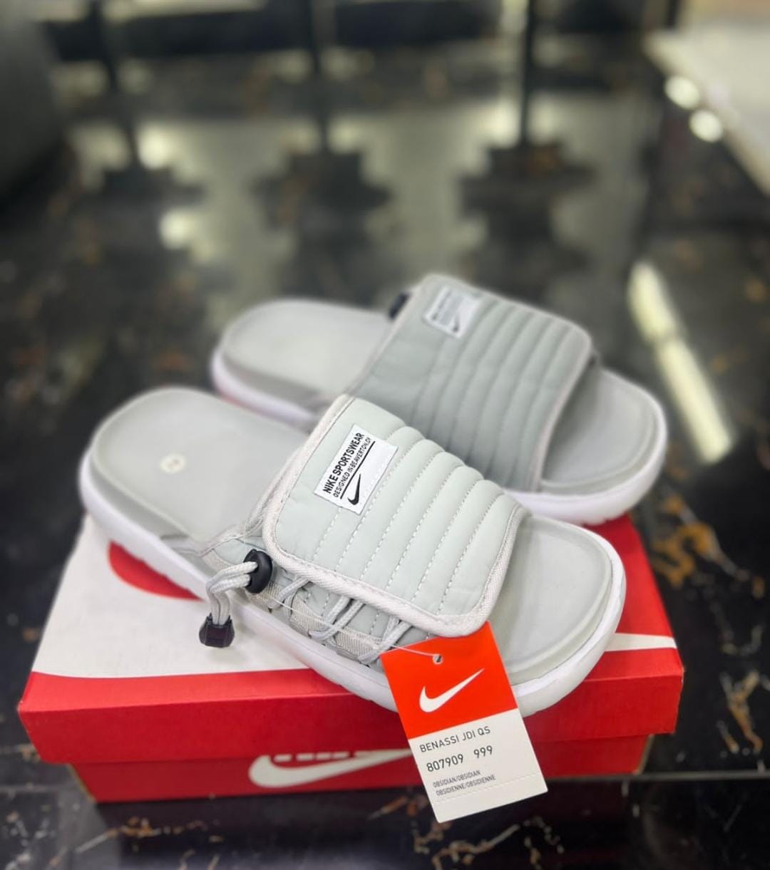 Chanclas Nike Asuna color gris