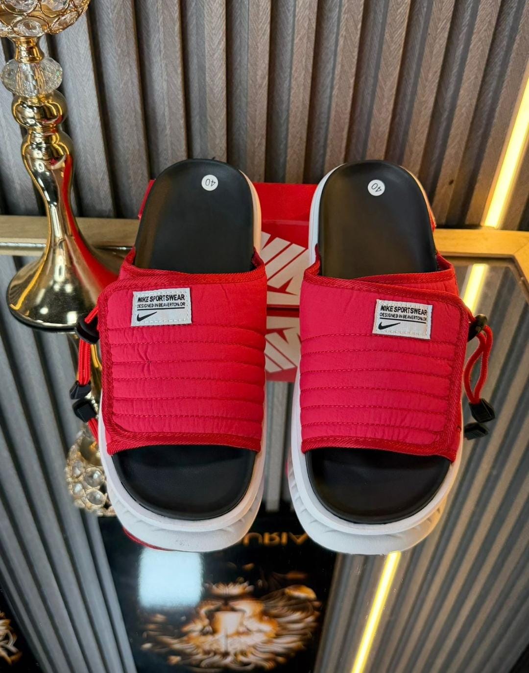 Chanclas Nike Asuna rojas con negro