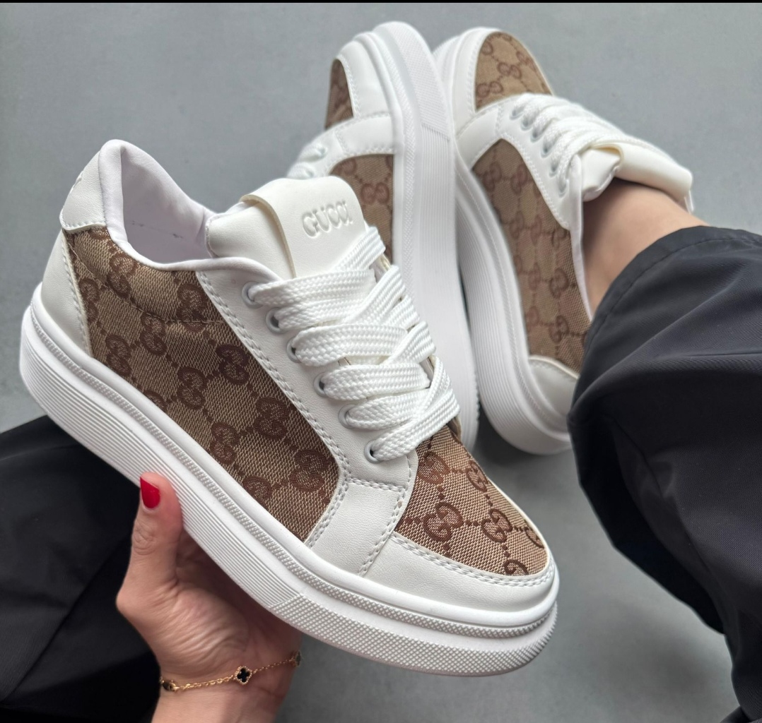 Zapatos Gucci resalta el carácter premium y elegante del diseño.